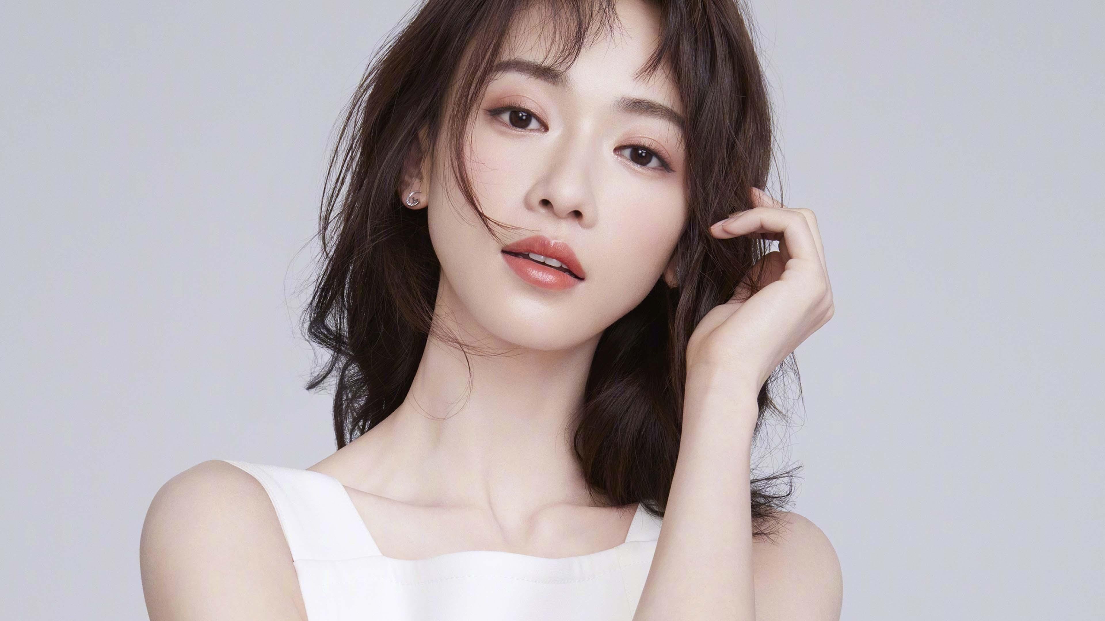 “雪域战神：北极圈极寒赛段的激情较量”，北极雪景