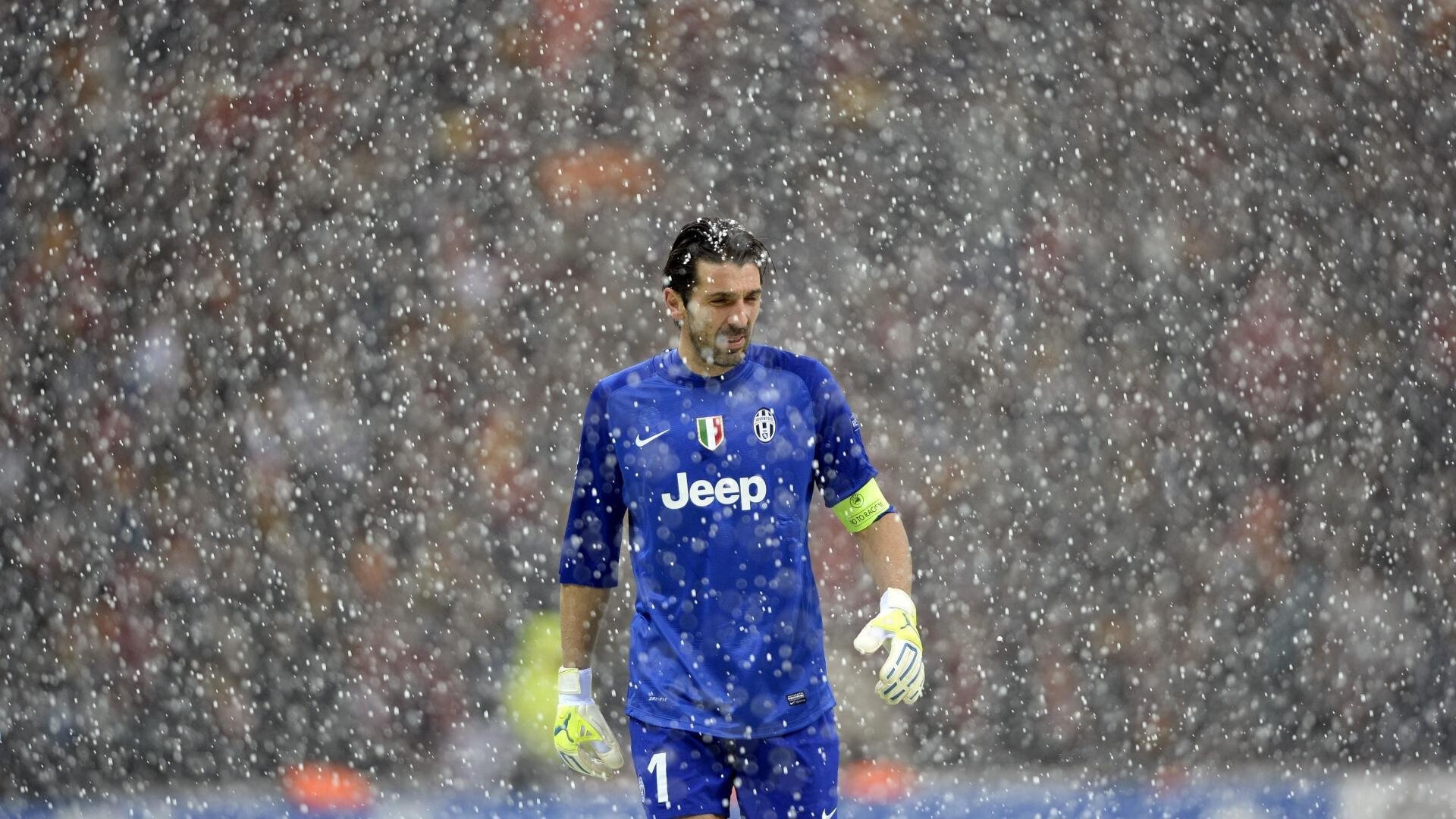 防守体系紧密，区域控制效果明显，进行防守